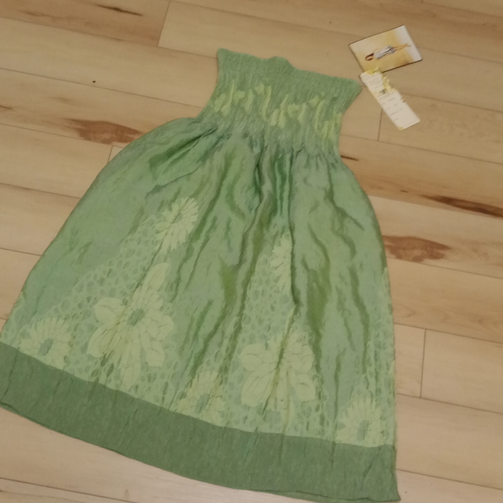 Cute green floral dress.